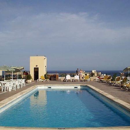 The Crown Hotel Buġibba Exteriör bild