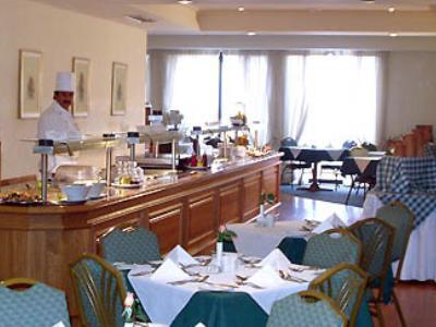 The Crown Hotel Buġibba Exteriör bild